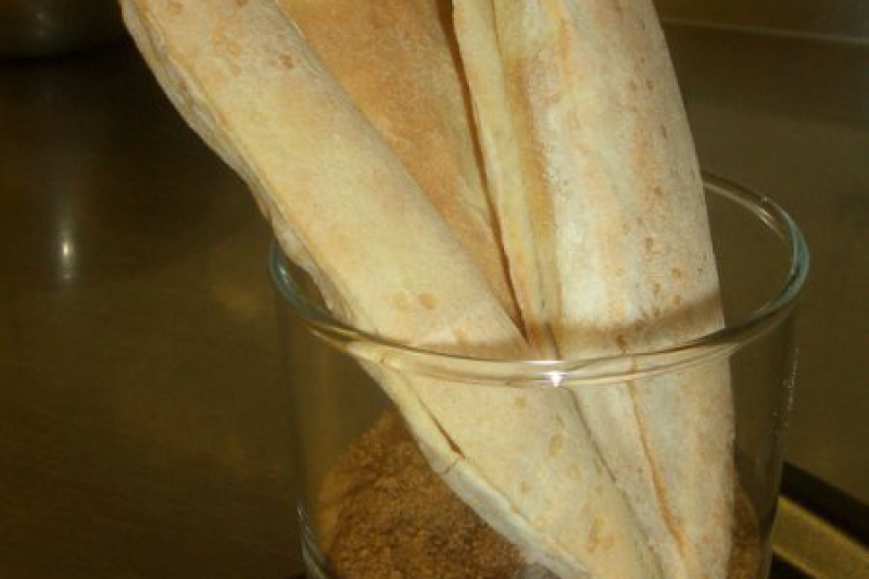 airbaguette-gefuellt-mit-chorizzo-schoene-aussicht-weiher